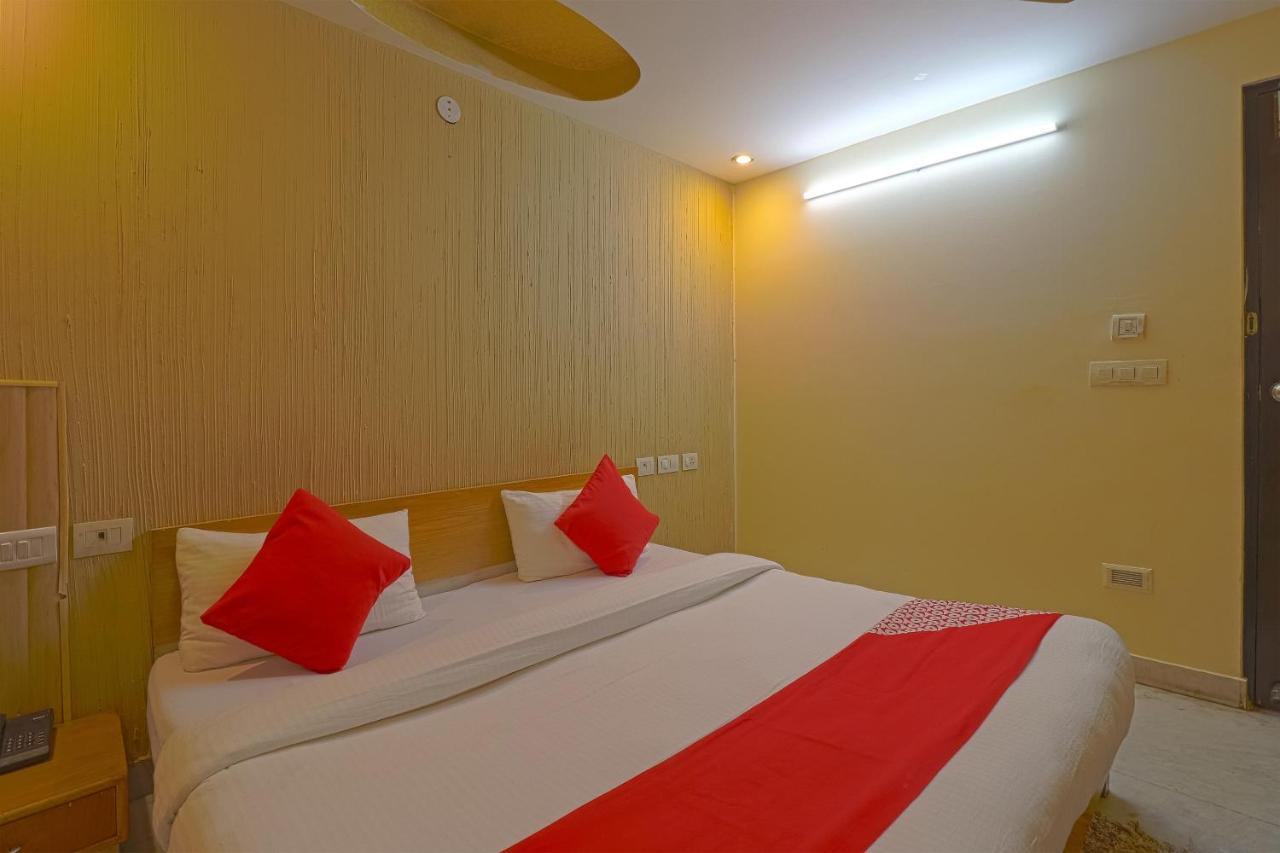 Oyo 834 Shree Balaji Hotel ファリーダーバード エクステリア 写真