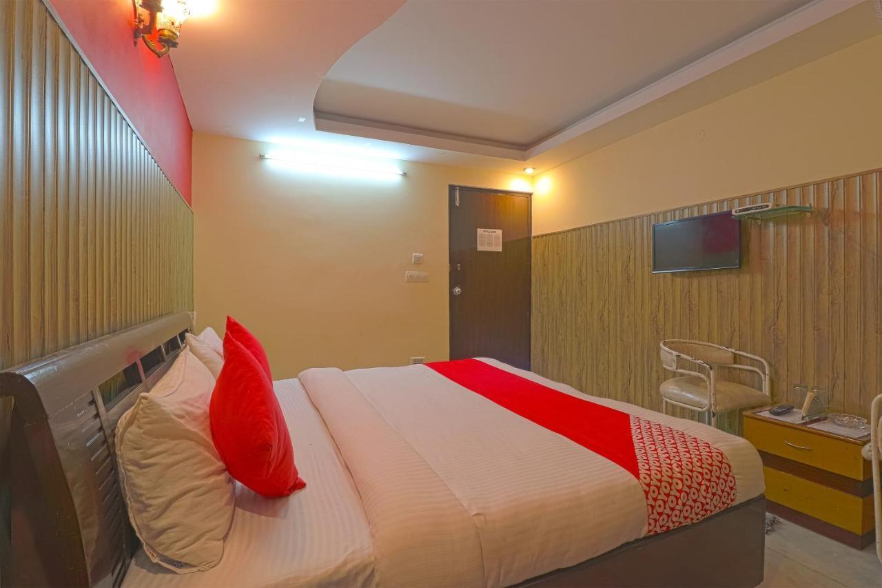 Oyo 834 Shree Balaji Hotel ファリーダーバード エクステリア 写真