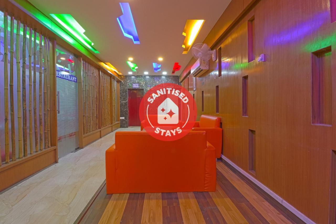 Oyo 834 Shree Balaji Hotel ファリーダーバード エクステリア 写真