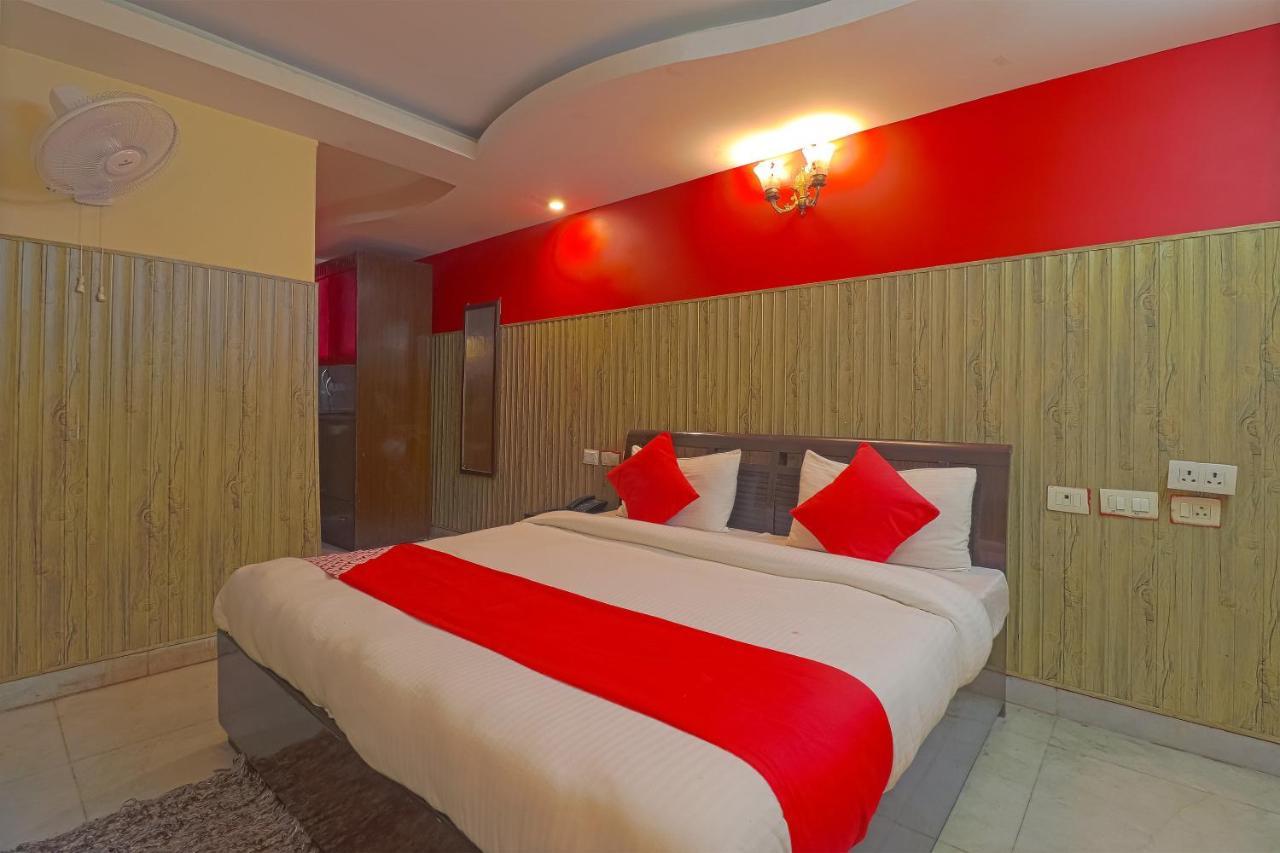 Oyo 834 Shree Balaji Hotel ファリーダーバード エクステリア 写真