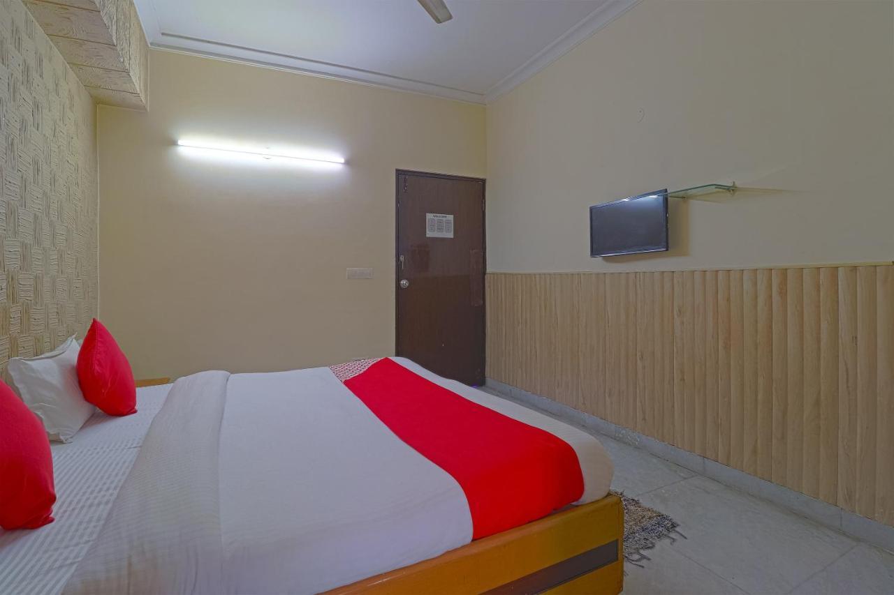 Oyo 834 Shree Balaji Hotel ファリーダーバード エクステリア 写真