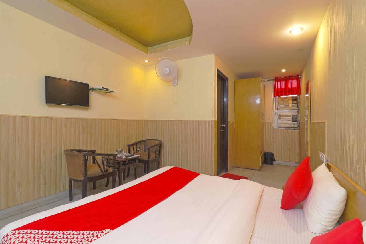 Oyo 834 Shree Balaji Hotel ファリーダーバード エクステリア 写真