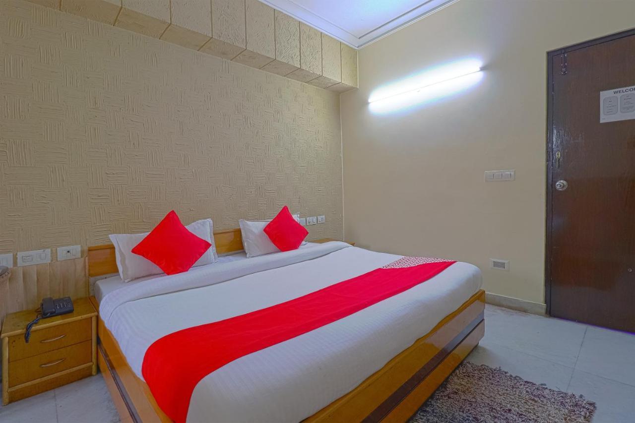 Oyo 834 Shree Balaji Hotel ファリーダーバード エクステリア 写真