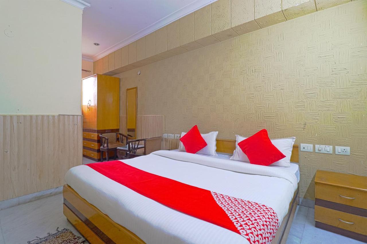 Oyo 834 Shree Balaji Hotel ファリーダーバード エクステリア 写真