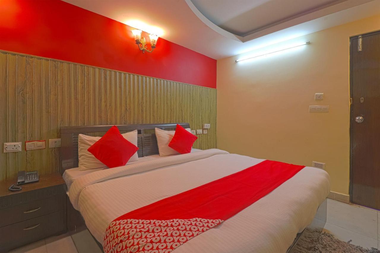 Oyo 834 Shree Balaji Hotel ファリーダーバード エクステリア 写真
