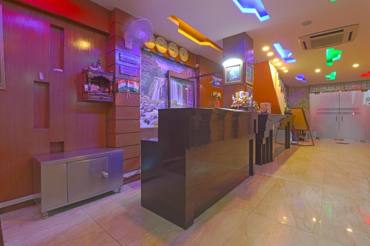 Oyo 834 Shree Balaji Hotel ファリーダーバード エクステリア 写真