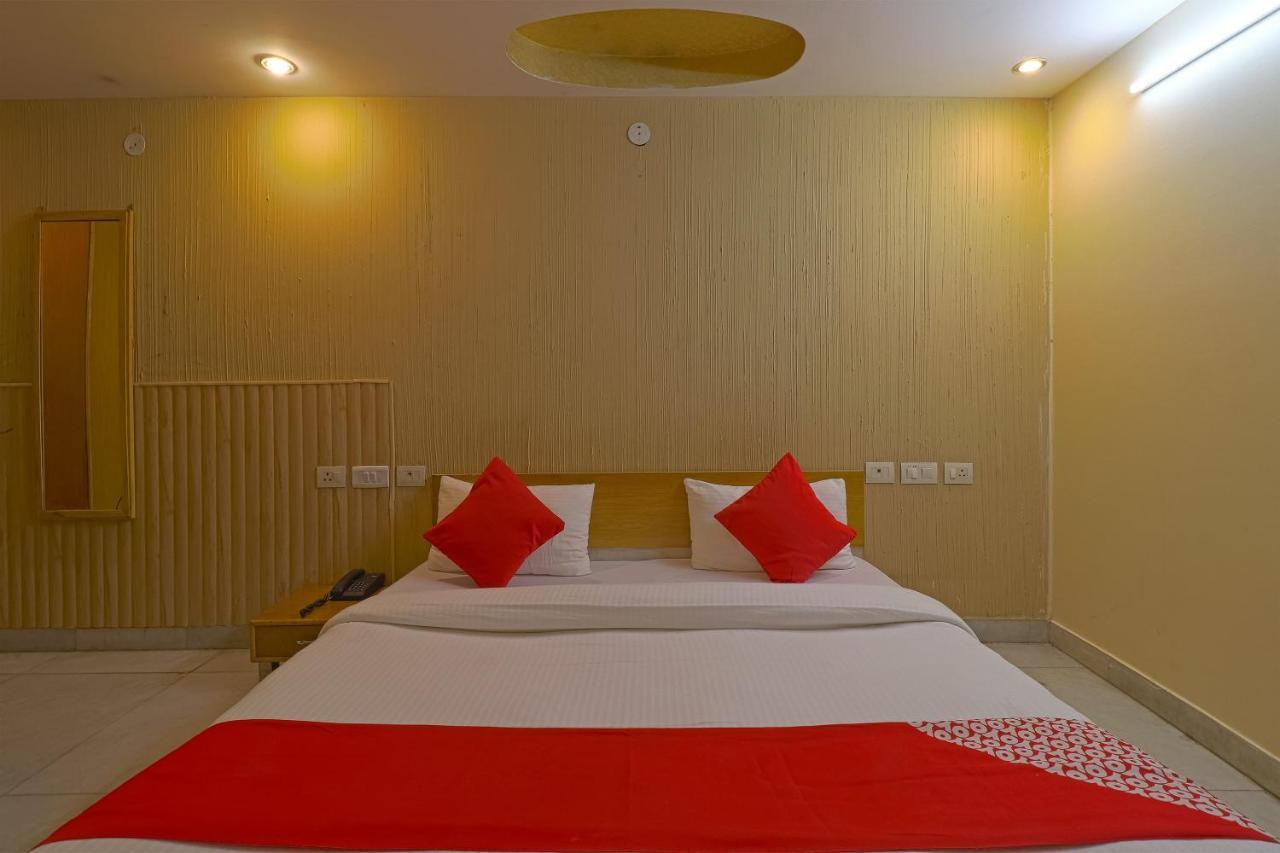 Oyo 834 Shree Balaji Hotel ファリーダーバード エクステリア 写真