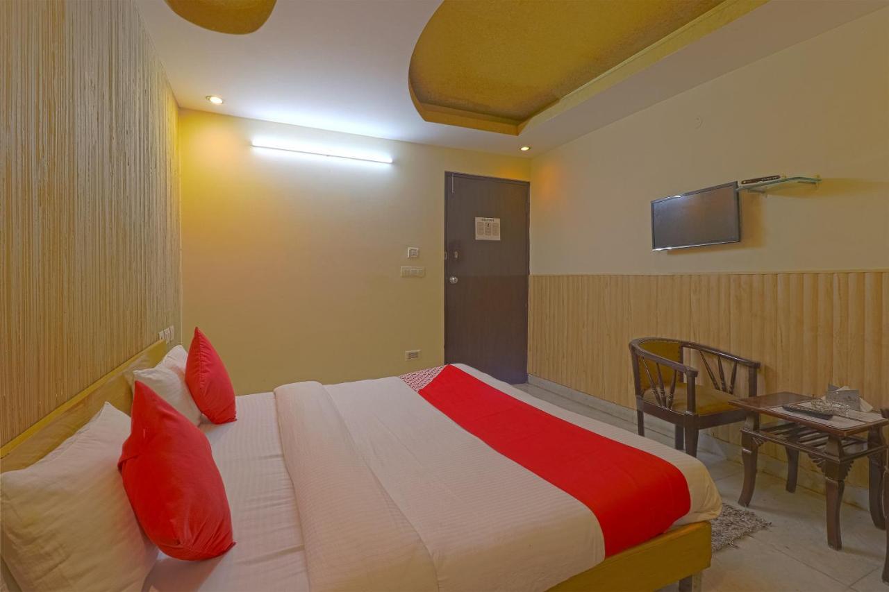 Oyo 834 Shree Balaji Hotel ファリーダーバード エクステリア 写真