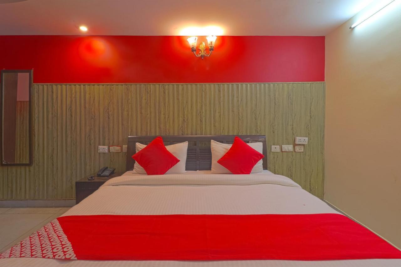 Oyo 834 Shree Balaji Hotel ファリーダーバード エクステリア 写真