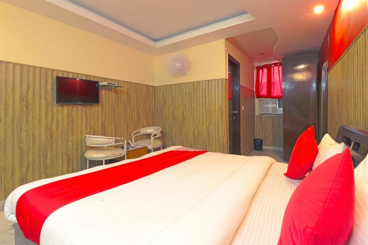 Oyo 834 Shree Balaji Hotel ファリーダーバード エクステリア 写真
